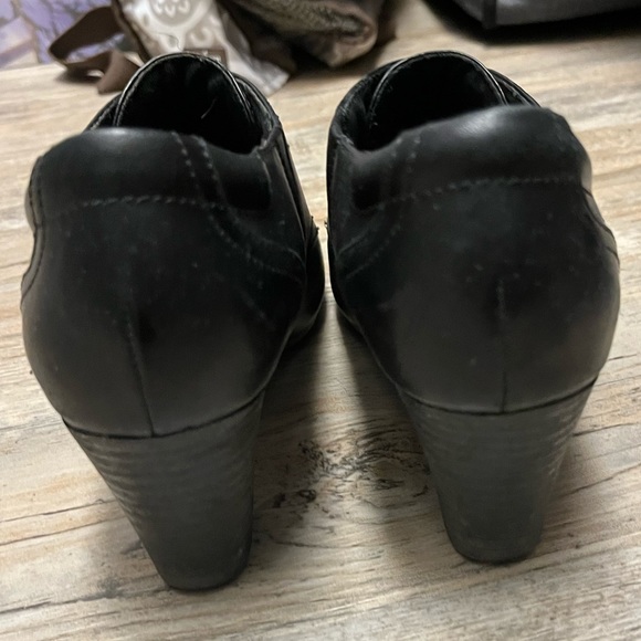 Clarks heels - Picture 2 of 4